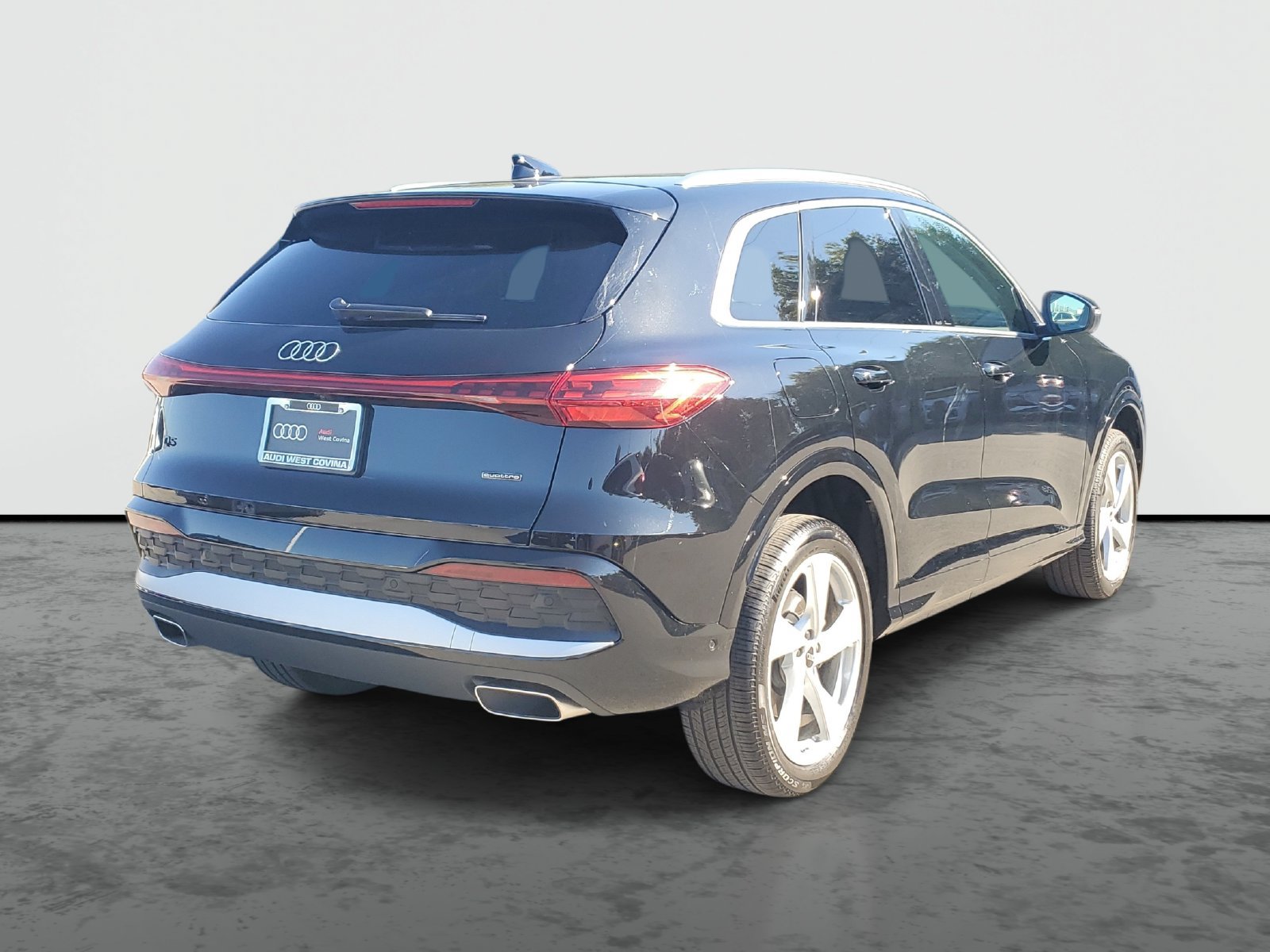 Used 2025 Audi Q5 Premium Plus w/ Premium Plus AWD/4WD image 4