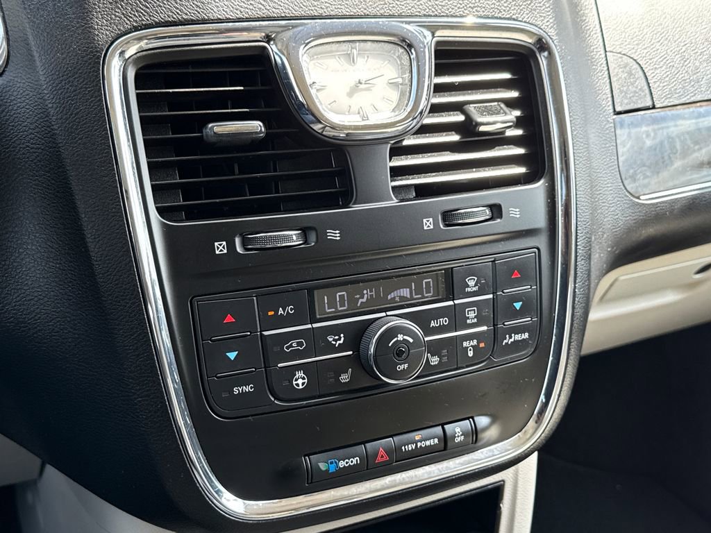 Used 2015 Chrysler Town & Country Touring-L w/ Driver Convenience Group image 26