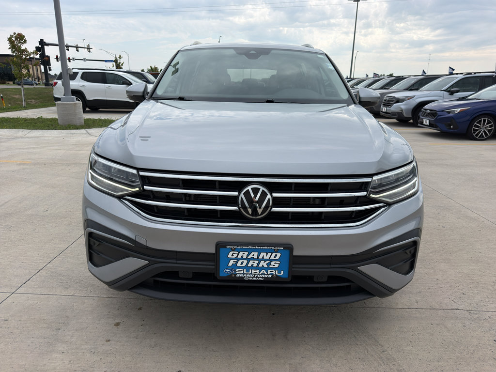 Used 2022 Volkswagen Tiguan SE w/ Panoramic Sunroof Package AWD/4WD image 3