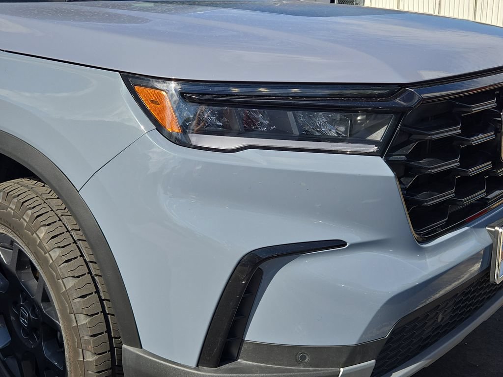 Used 2023 Honda Pilot TrailSport image 3