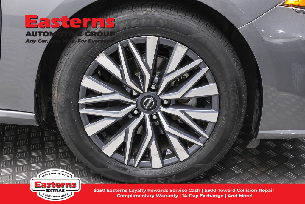Used 2025 Nissan Altima 2.5 SV FWD image 32
