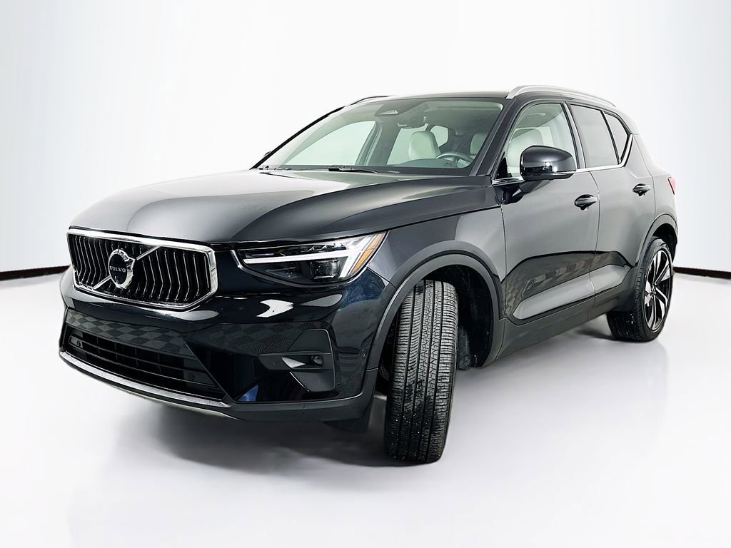 Used 2025 Volvo XC40 B5 Ultra w/ Protection Package AWD/4WD image 2