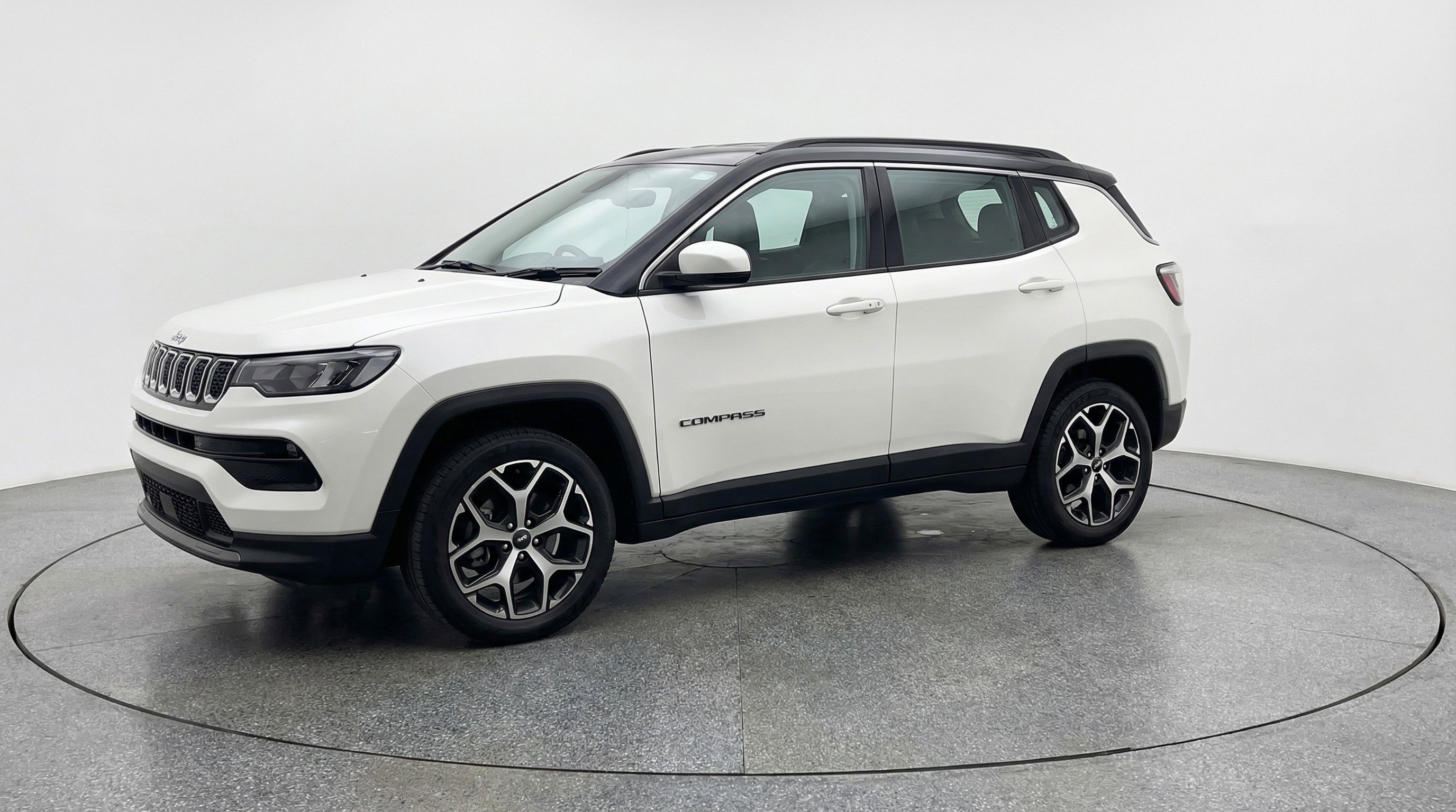 Used 2025 Jeep Compass Limited AWD/4WD image 3