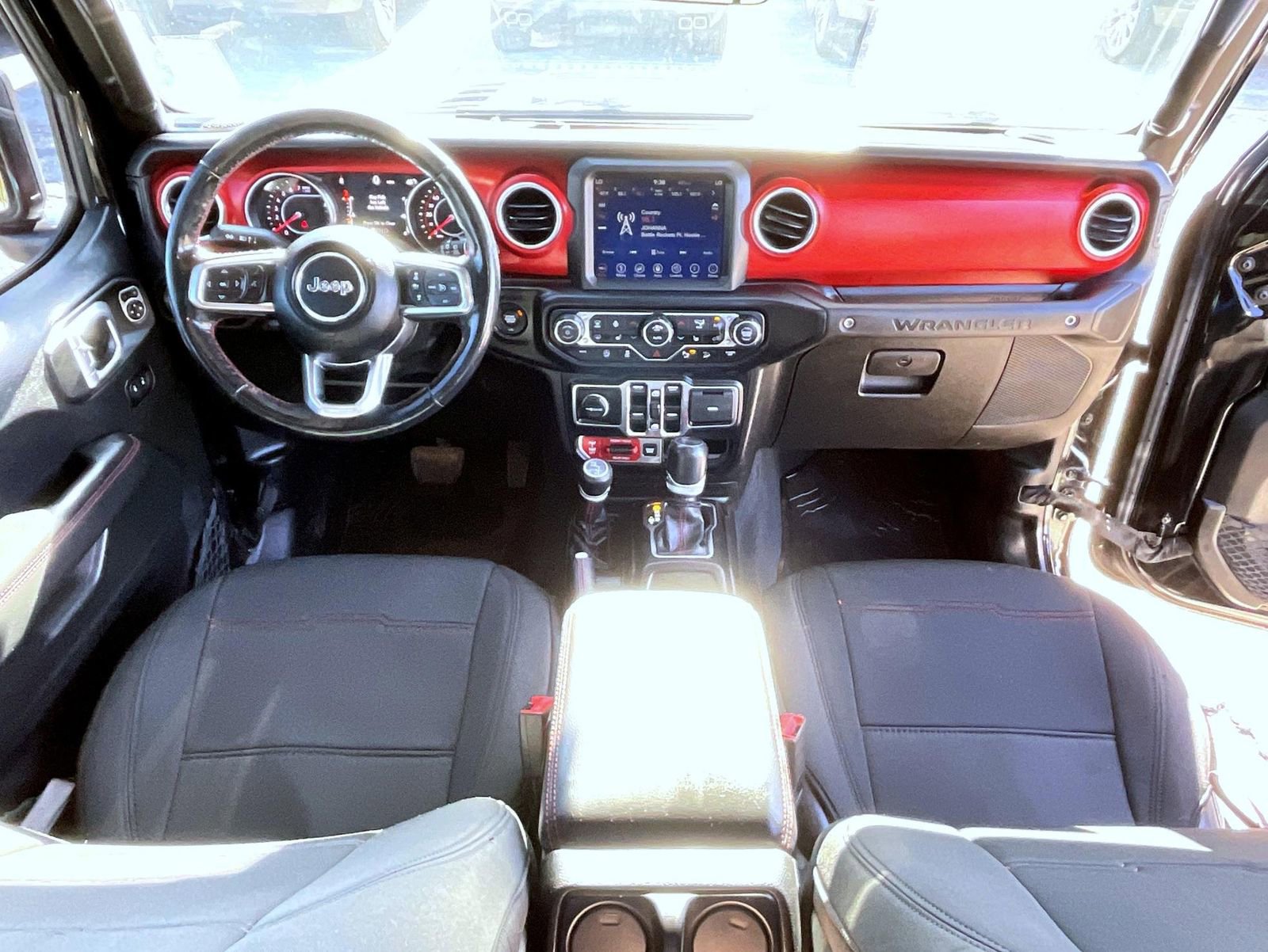 Used 2019 Jeep Wrangler Unlimited Rubicon w/ Dual Top Group AWD/4WD image 12