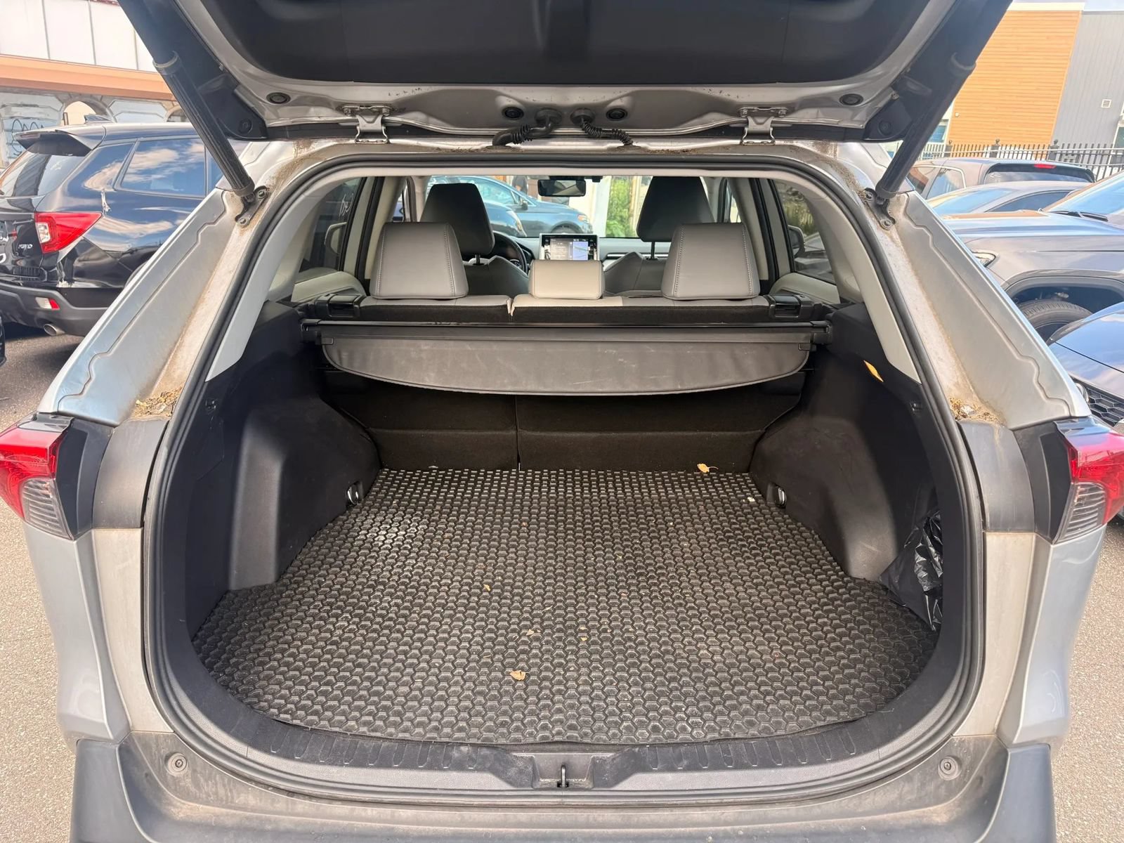 Used 2019 Toyota RAV4 Limited AWD/4WD image 30