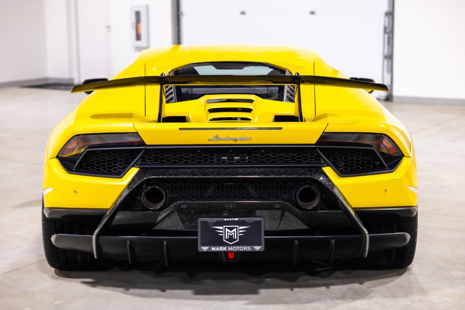 Used 2018 Lamborghini Huracan Performante AWD/4WD image 8