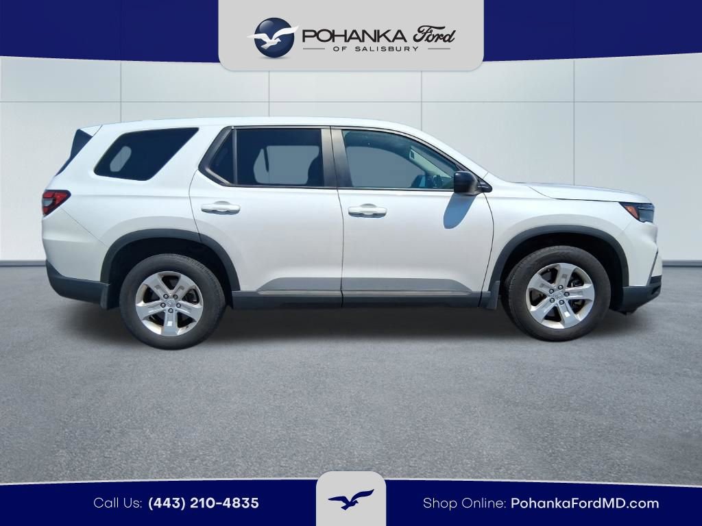 Used 2023 Honda Pilot LX image 4