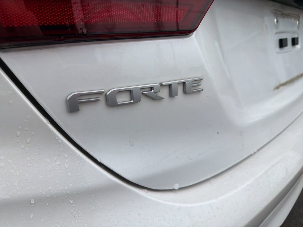 Certified 2022 Kia Forte GT-Line FWD image 4
