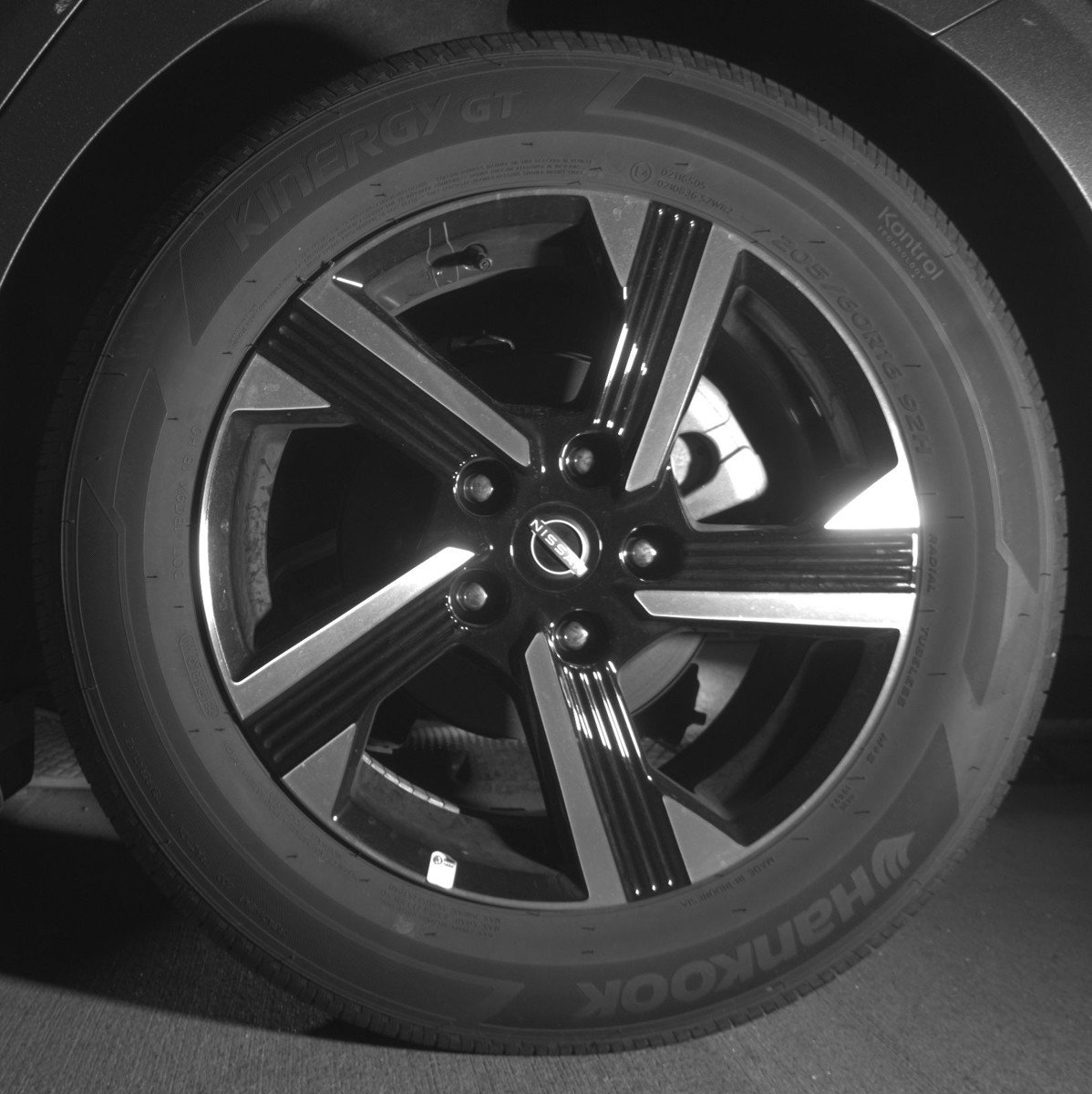 Used 2025 Nissan Sentra SV image 13