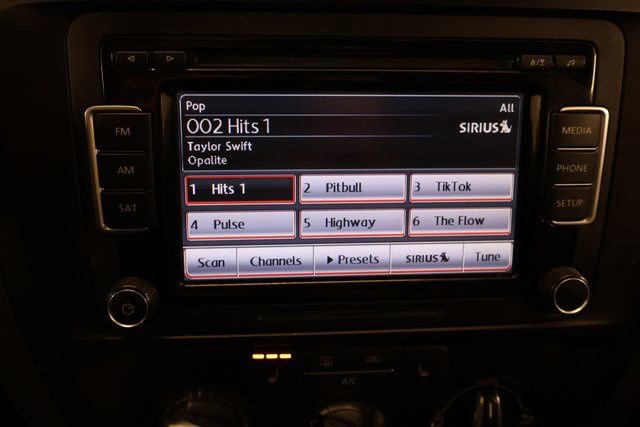 Used 2015 Volkswagen Jetta SE image 16