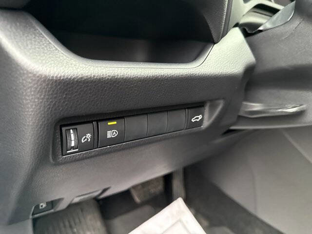 Used 2021 Toyota RAV4 XLE w/ Convenience Package image 16
