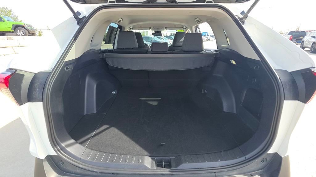 Used 2025 Toyota RAV4 XLE image 16