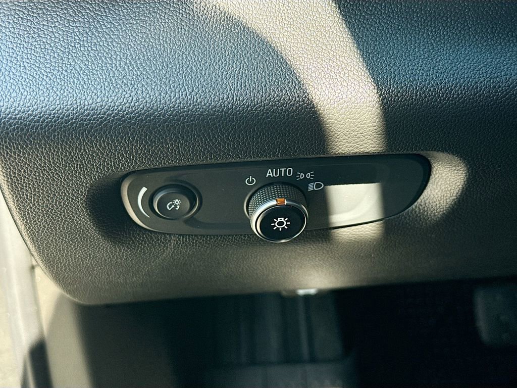 Used 2023 Chevrolet Traverse LT FWD image 26
