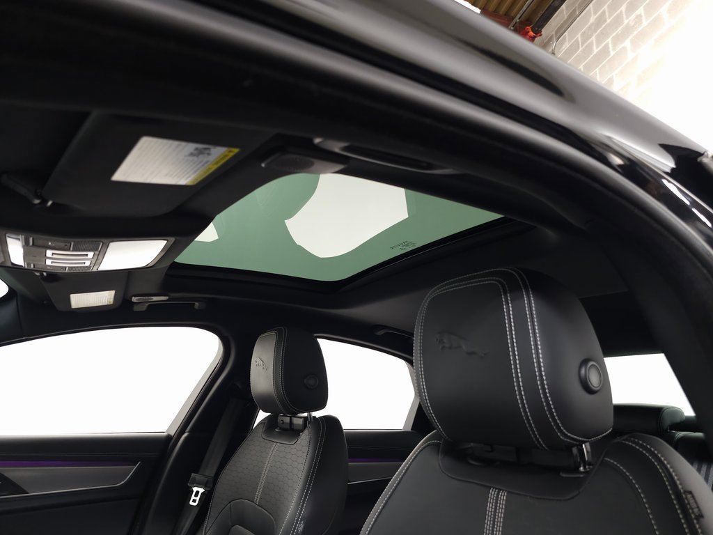 Used 2022 Jaguar XF R-Dynamic SE image 19