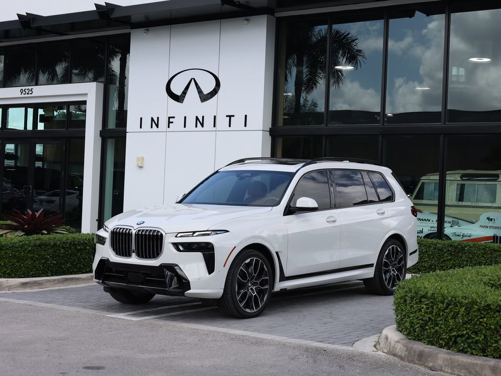Used 2024 BMW X7 xDrive40i w/ M Sport Package image 1