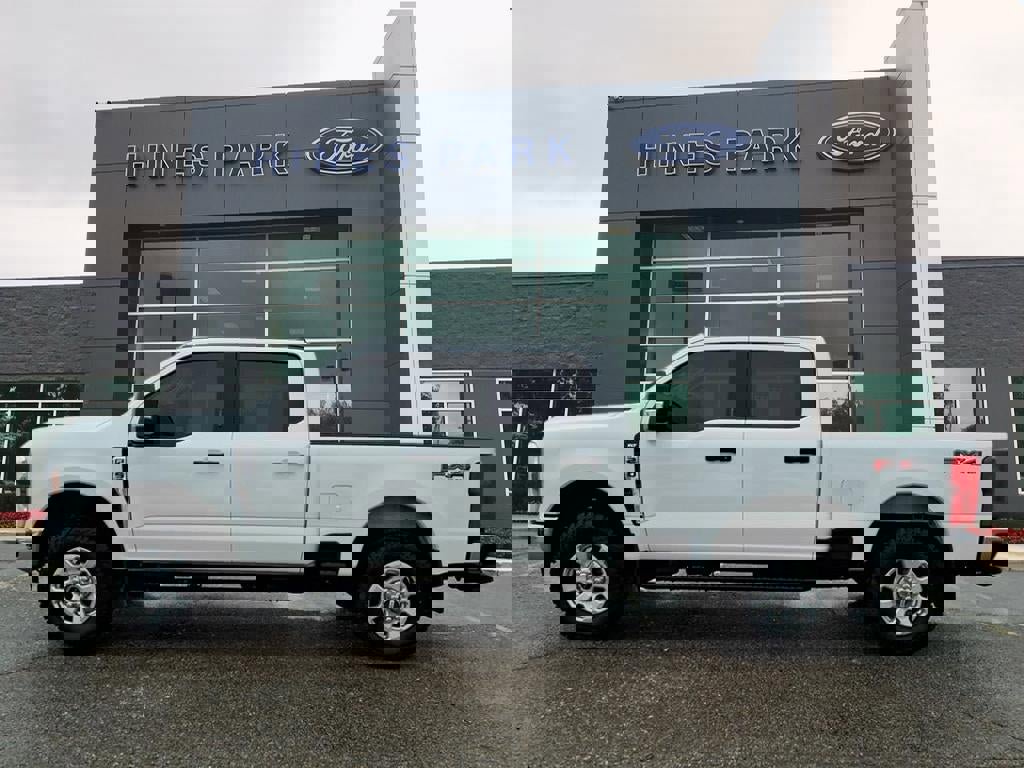 Used 2024 Ford F250 XLT w/ FX4 Off-Road Package image 4