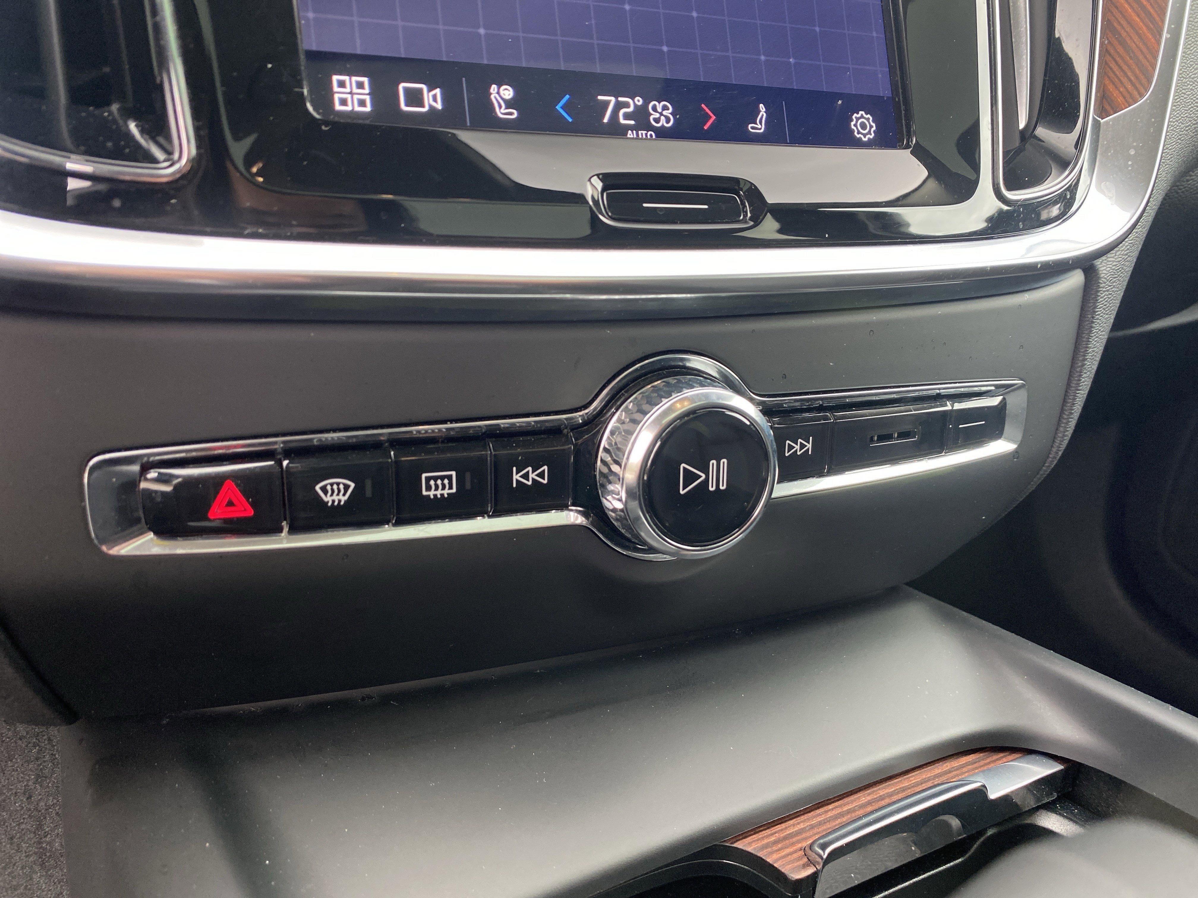 Used 2025 Volvo V60 B5 Cross Country Plus image 41