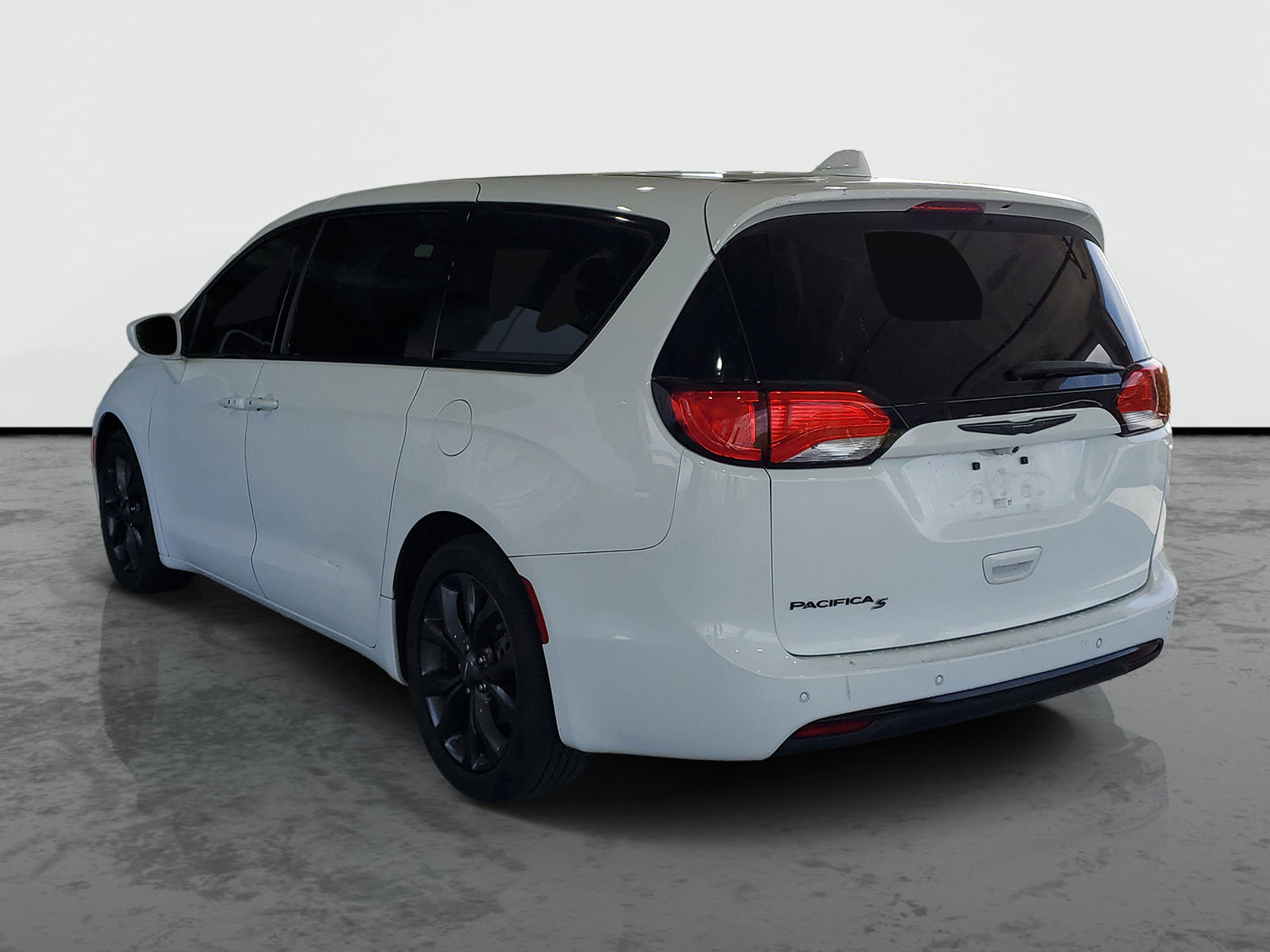 Used 2019 Chrysler Pacifica Touring Plus w/ S Appearance Package FWD image 3