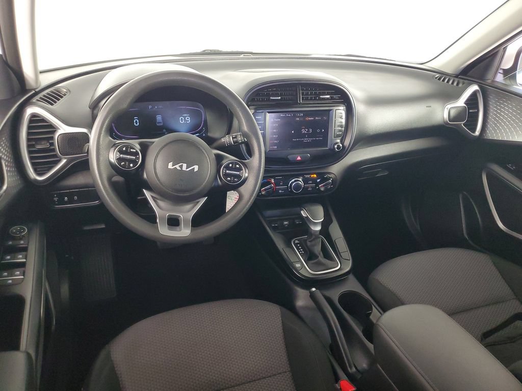 Used 2025 Kia Soul LX FWD image 15