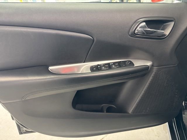 Used 2016 Dodge Journey SXT w/ Comfort/Convenience Group image 17