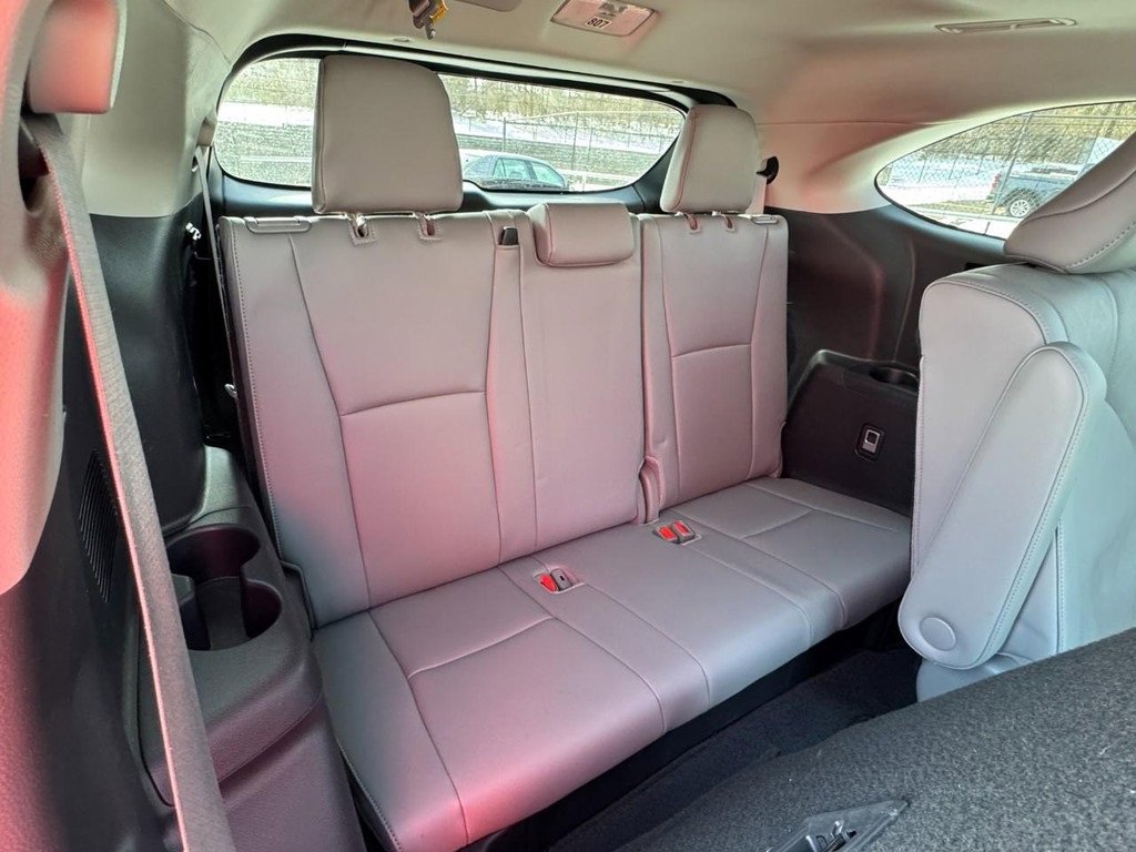 Used 2024 Toyota Highlander Platinum image 13