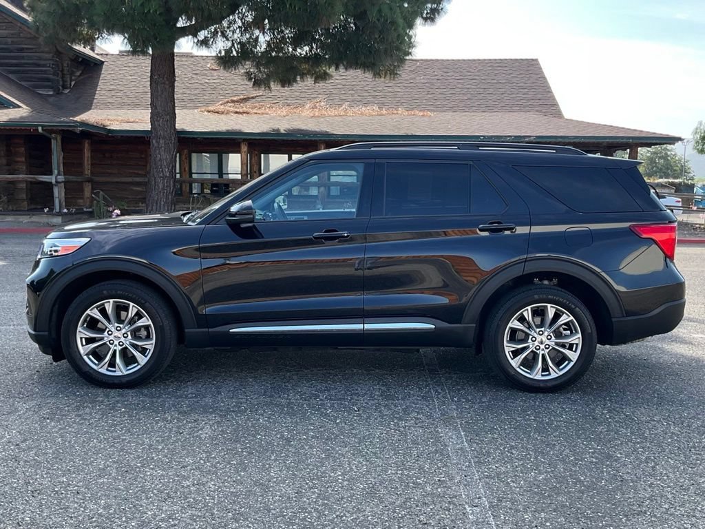 Certified 2024 Ford Explorer XLT w/ Equipment Group 202A AWD/4WD image 3