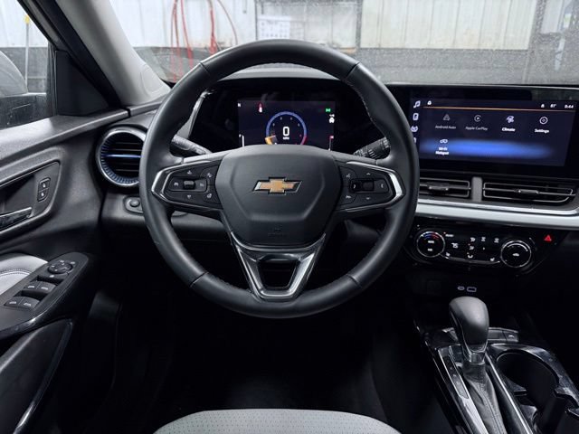 Used 2025 Chevrolet Trax LT w/ LT Convenience Package FWD image 23