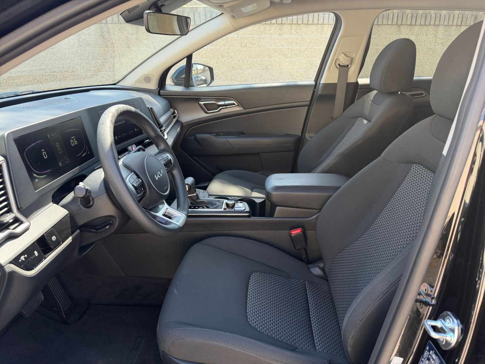 Used 2025 Kia Sportage LX image 25