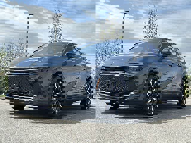 Used 2025 Toyota Crown Platinum AWD/4WD image 18