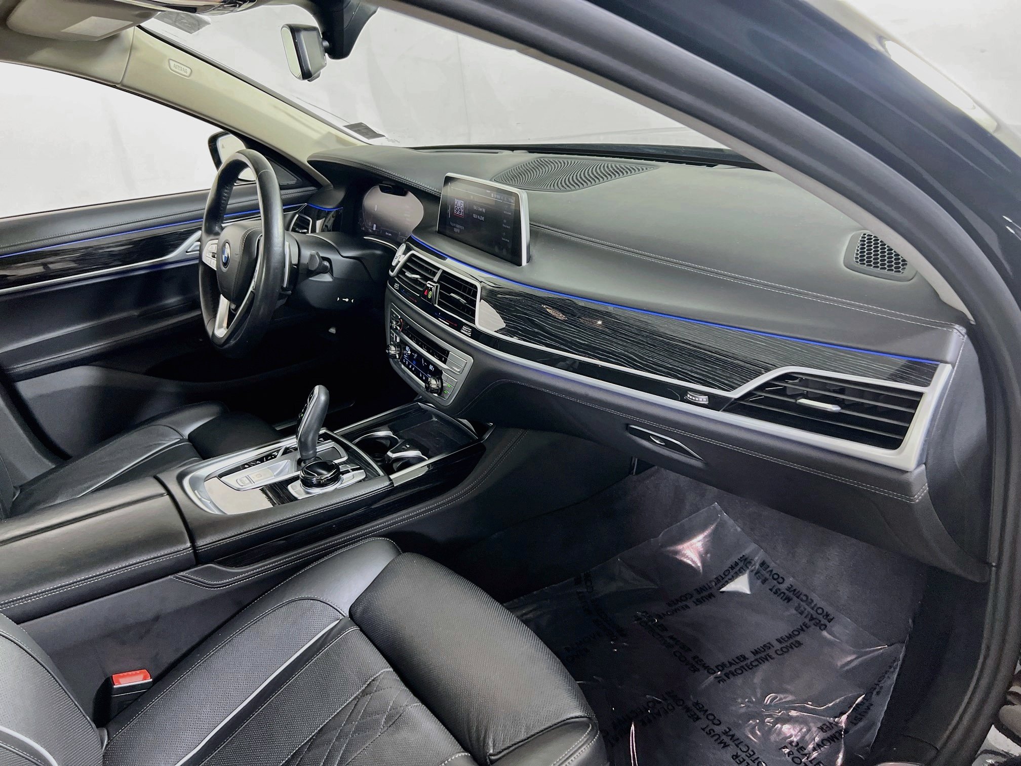 Used 2022 BMW 750i xDrive w/ Executive Package AWD/4WD image 31