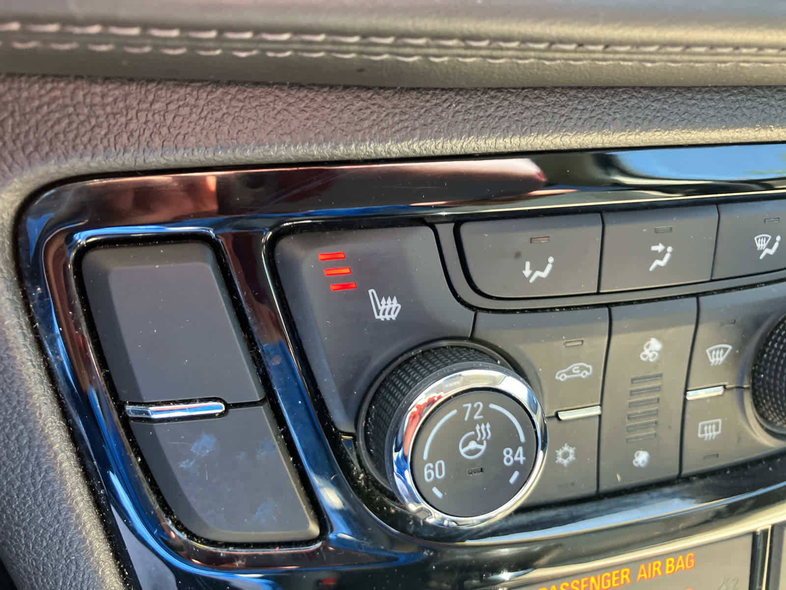 Used 2018 Buick Encore Essence w/ Experience Buick Package FWD image 13