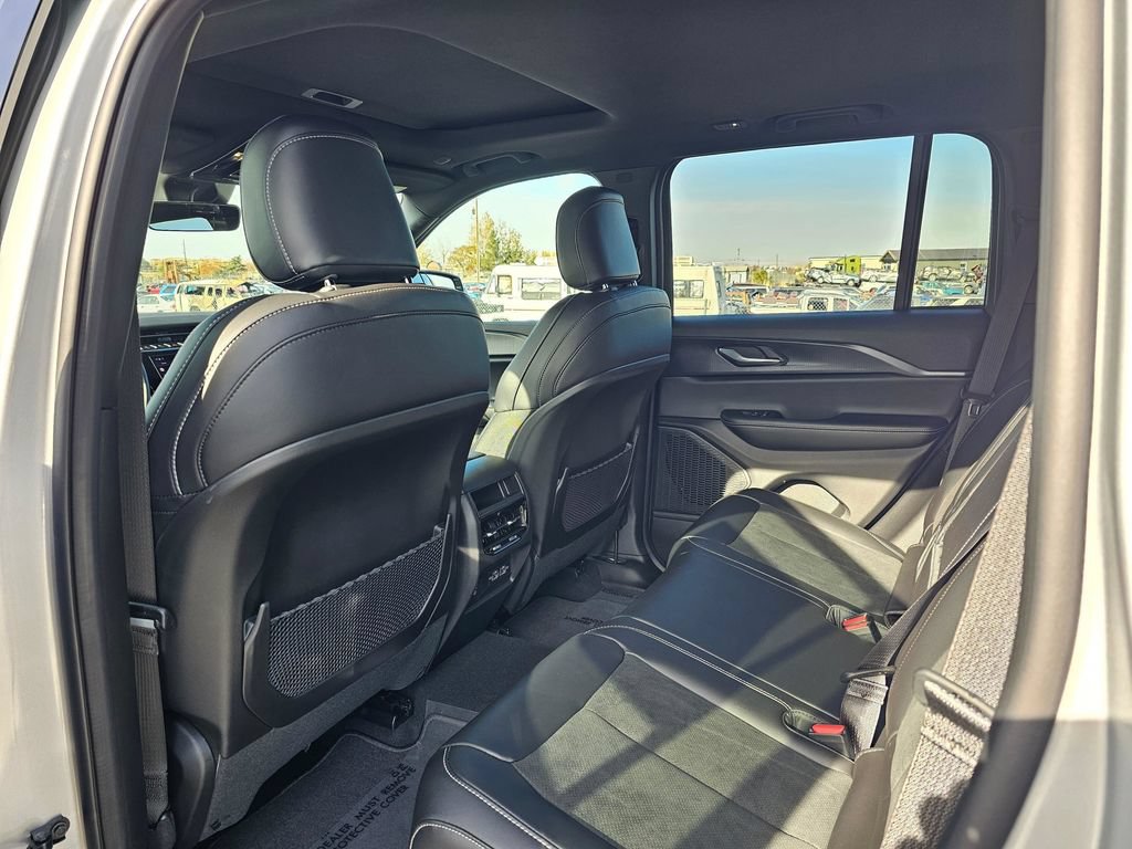 New 2025 Jeep Grand Cherokee Altitude AWD/4WD image 12