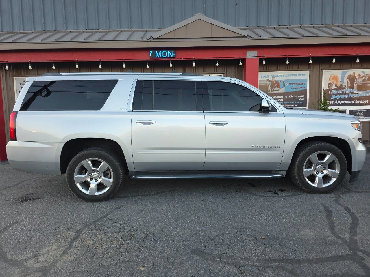 Used 2016 Chevrolet Suburban LTZ image 15