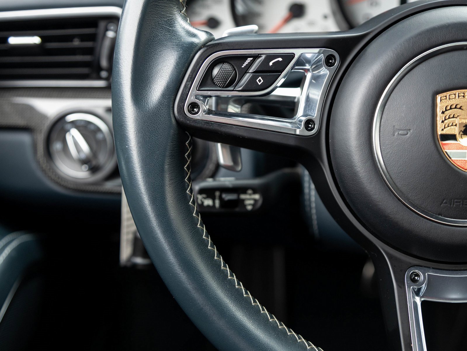 Used 2019 Porsche 911 Turbo S image 17