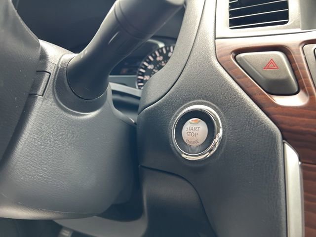 Used 2020 Nissan Pathfinder Platinum FWD image 32