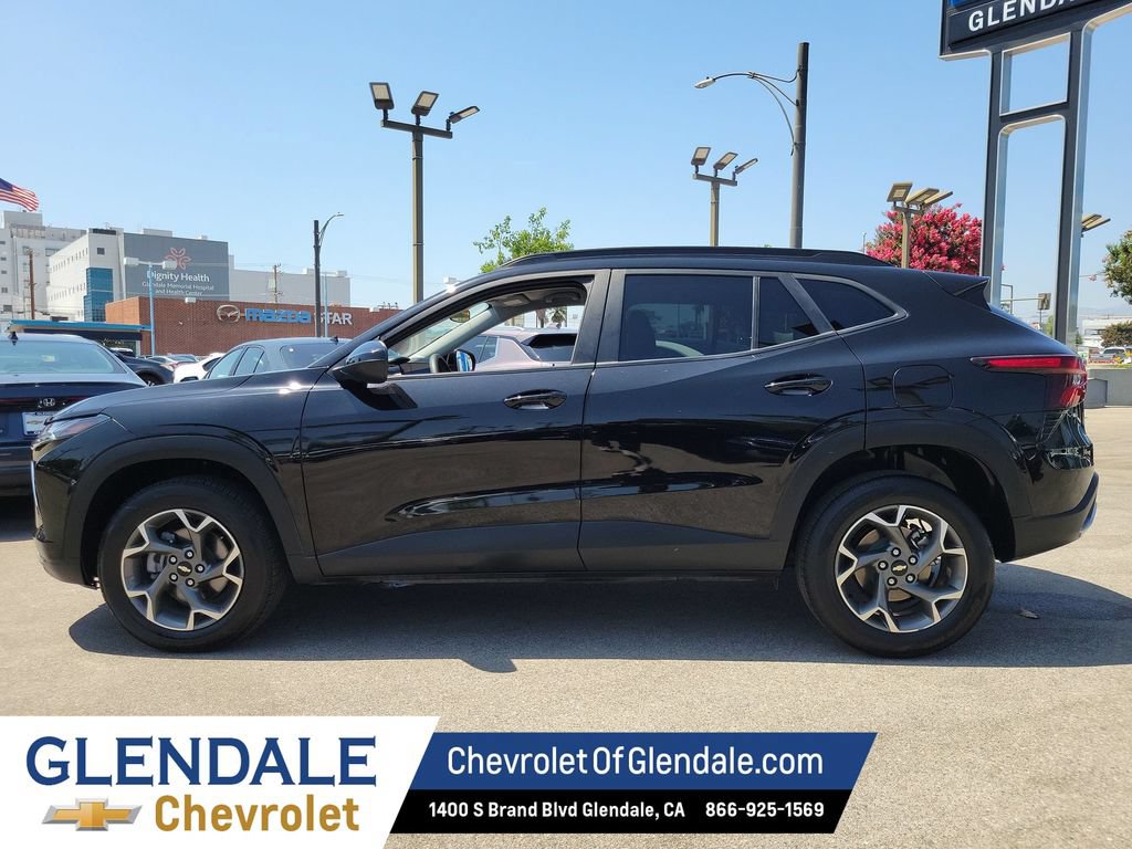 Certified 2025 Chevrolet Trax LT FWD image 14