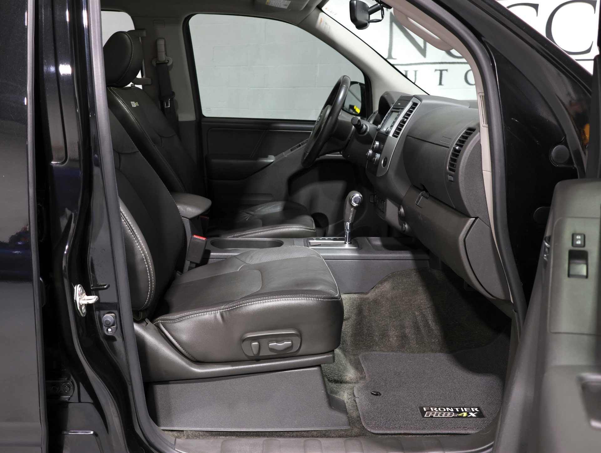 Used 2017 Nissan Frontier PRO-4X w/ Pro-4x Luxury Package AWD/4WD image 50