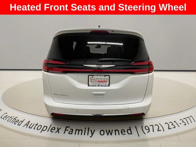 Used 2025 Chrysler Pacifica Select FWD image 4