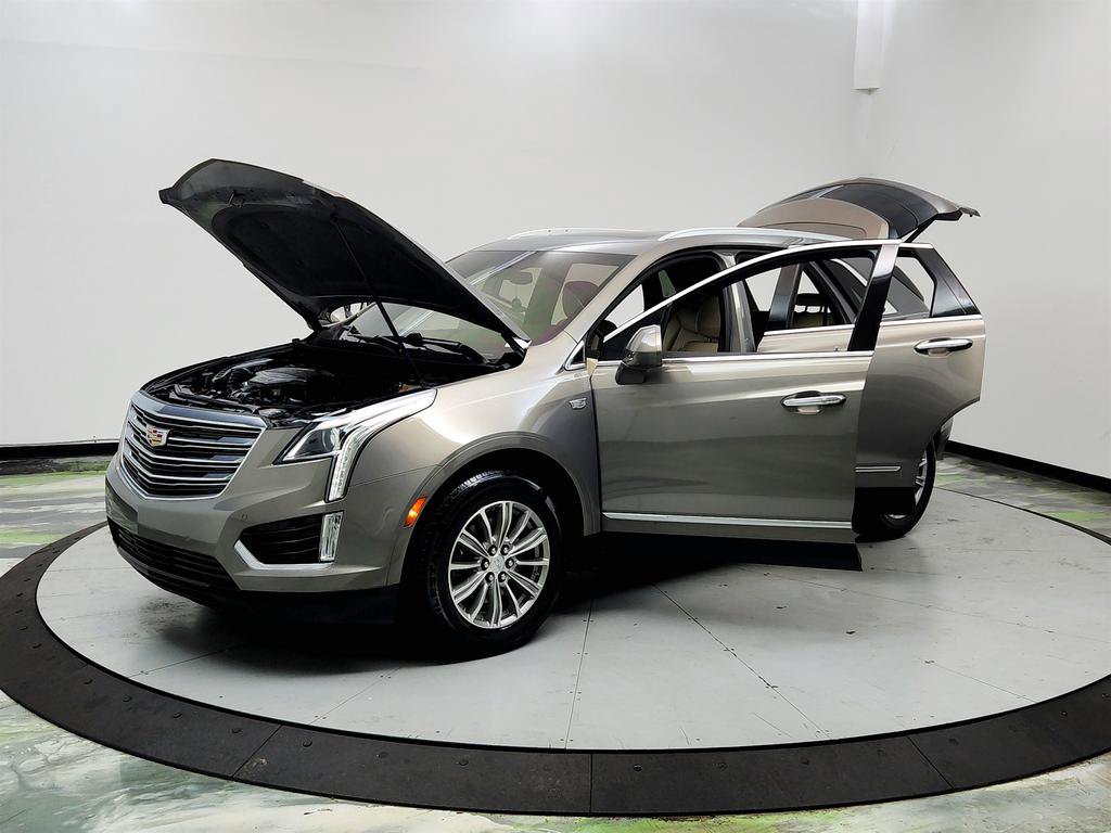 Used 2017 Cadillac XT5 Luxury w/ Driver Awareness Package FWD image 9