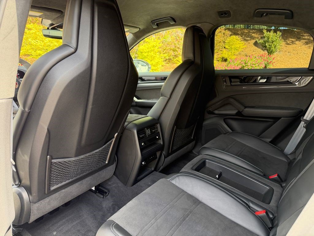 Used 2024 Porsche Cayenne Turbo GT AWD/4WD image 36