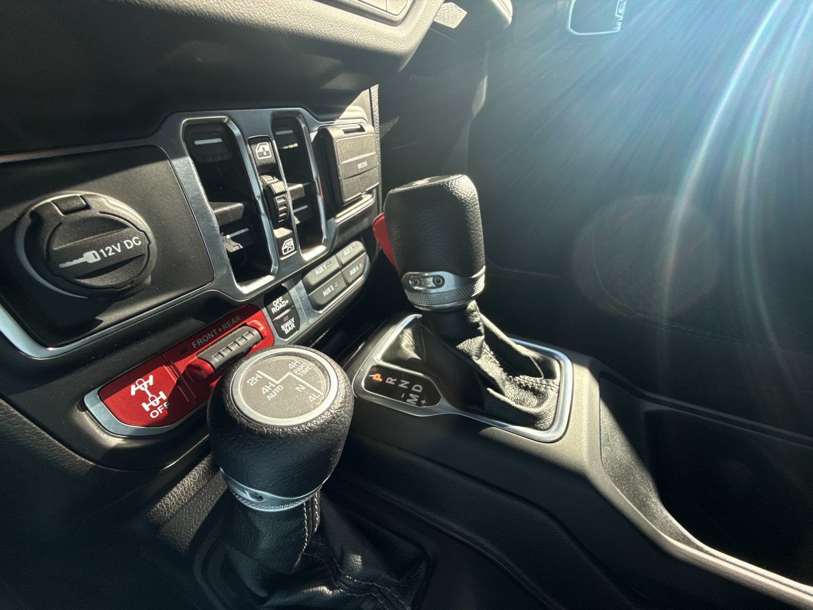 Used 2024 Jeep Wrangler Unlimited Rubicon 4xe AWD/4WD image 17