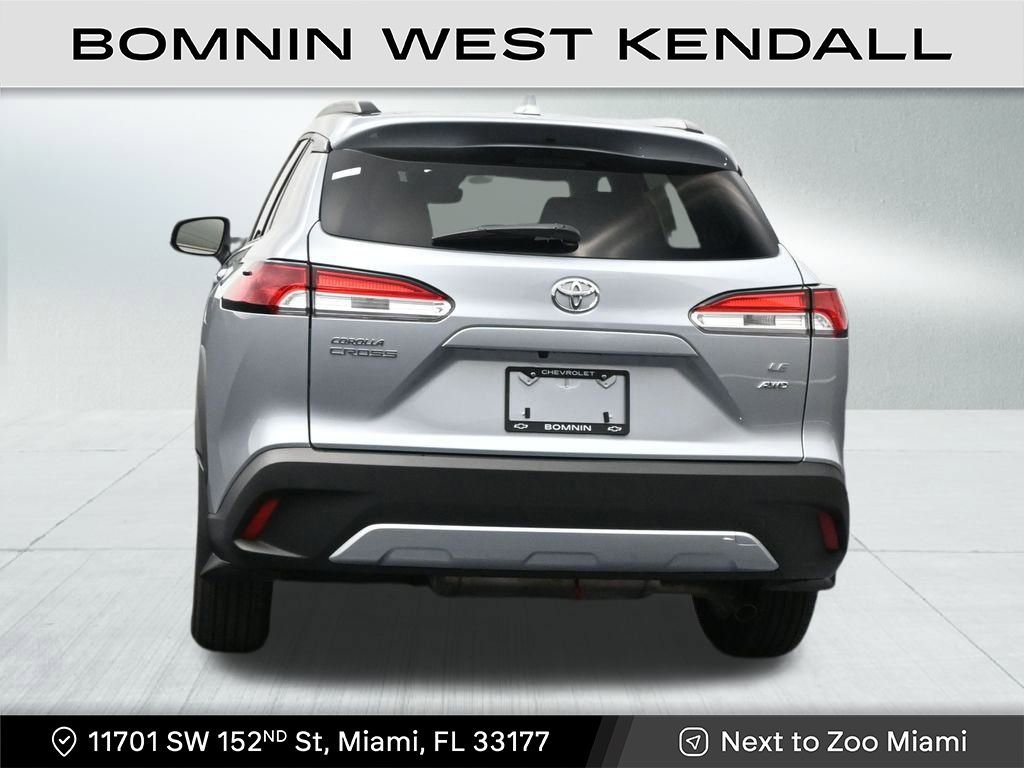 Used 2024 Toyota Corolla Cross LE image 4