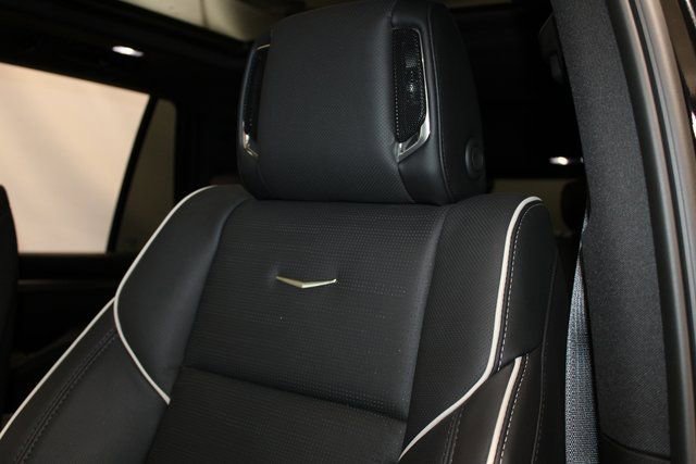 New 2026 Cadillac Escalade Luxury w/ Touring Package image 7