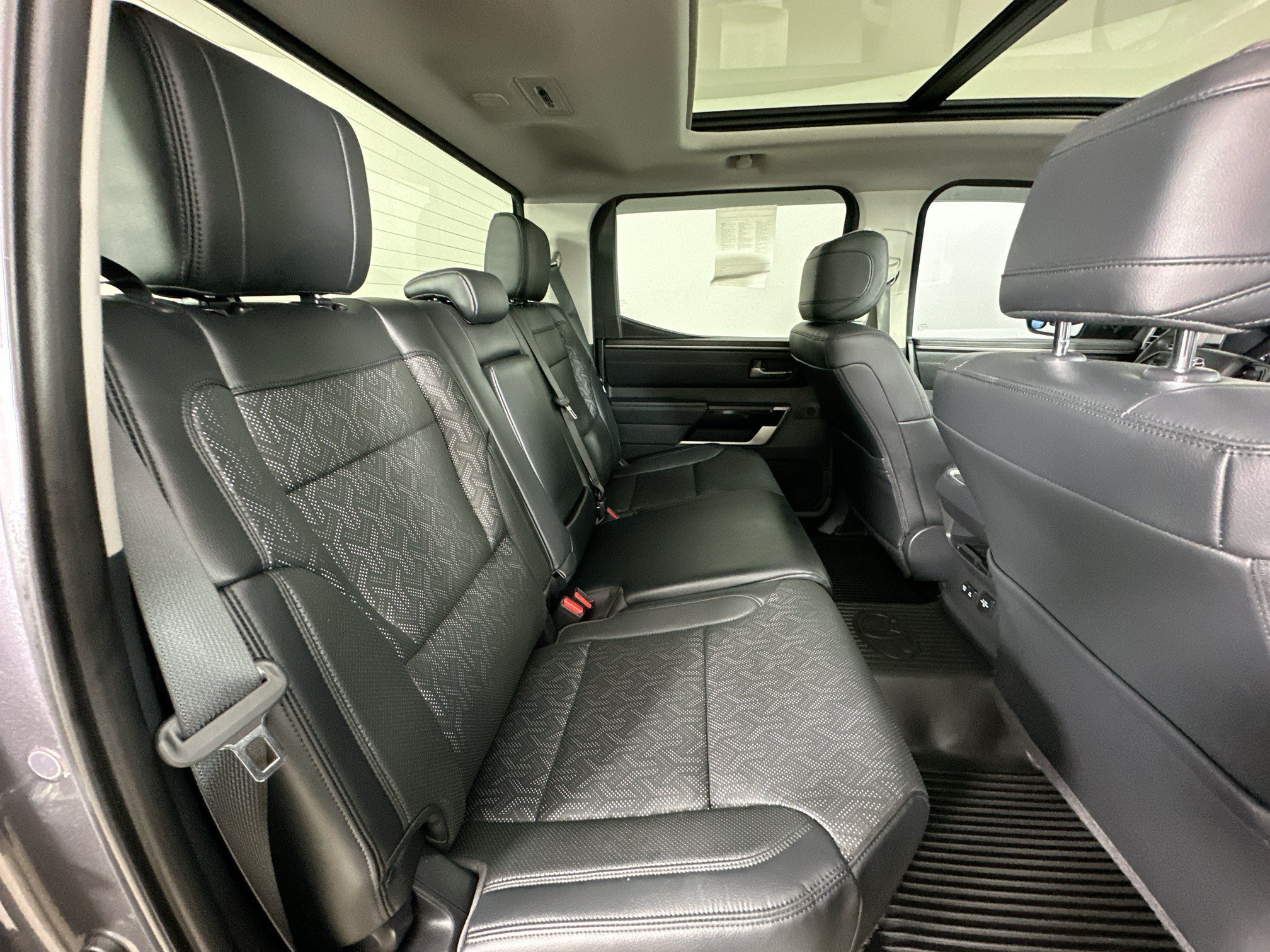 Used 2022 Toyota Tundra Limited w/ Power Package AWD/4WD image 38
