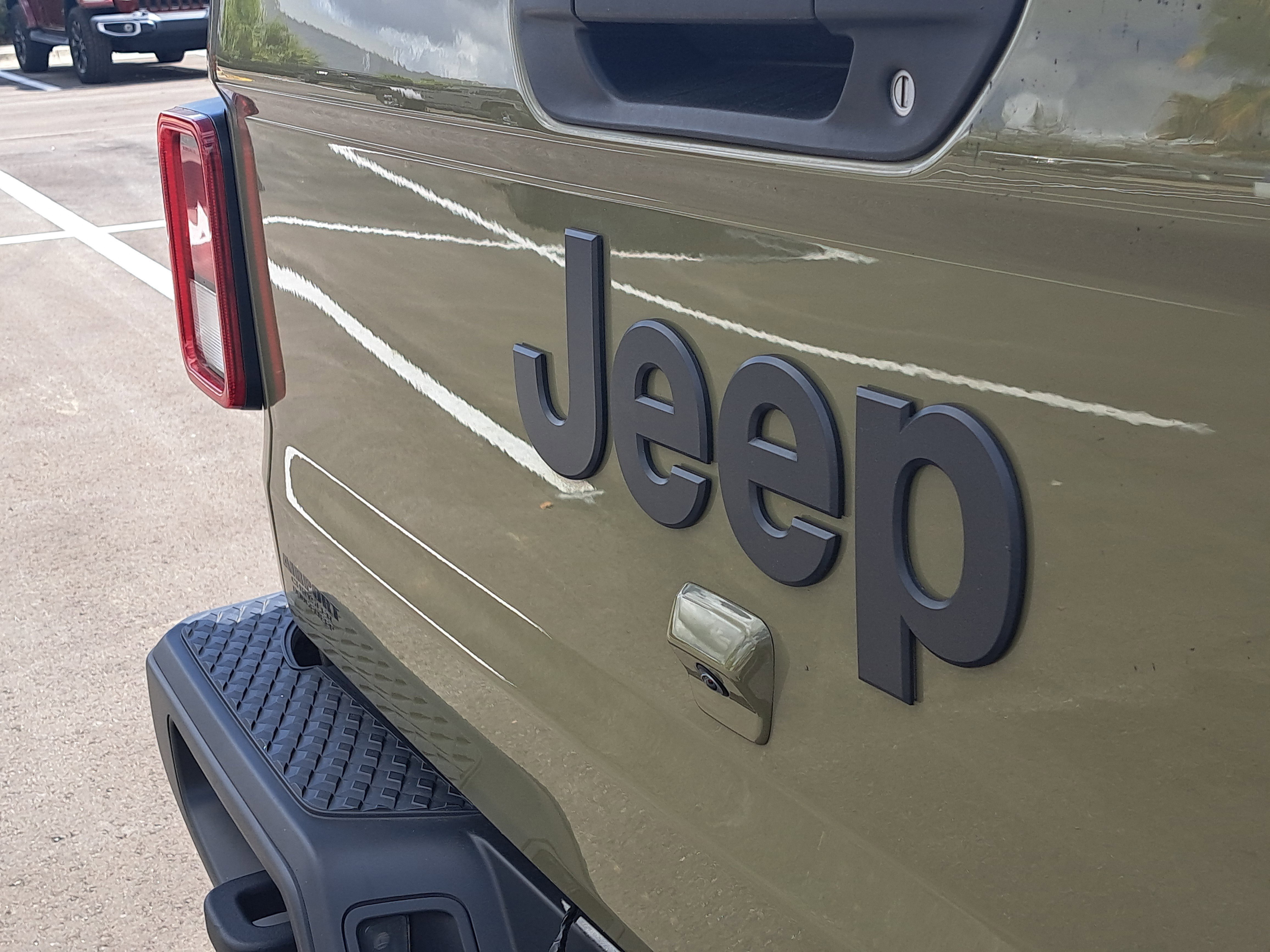 Used 2025 Jeep Gladiator Sport AWD/4WD image 15