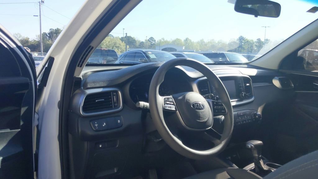 Used 2020 Kia Sorento LX FWD image 19