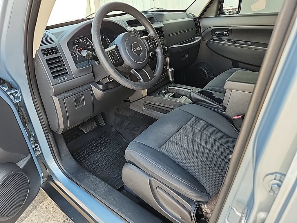 Used 2012 Jeep Liberty Sport w/ Trailer Tow Class III Group AWD/4WD image 26
