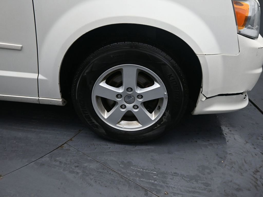 Used 2013 Dodge Grand Caravan SXT image 16