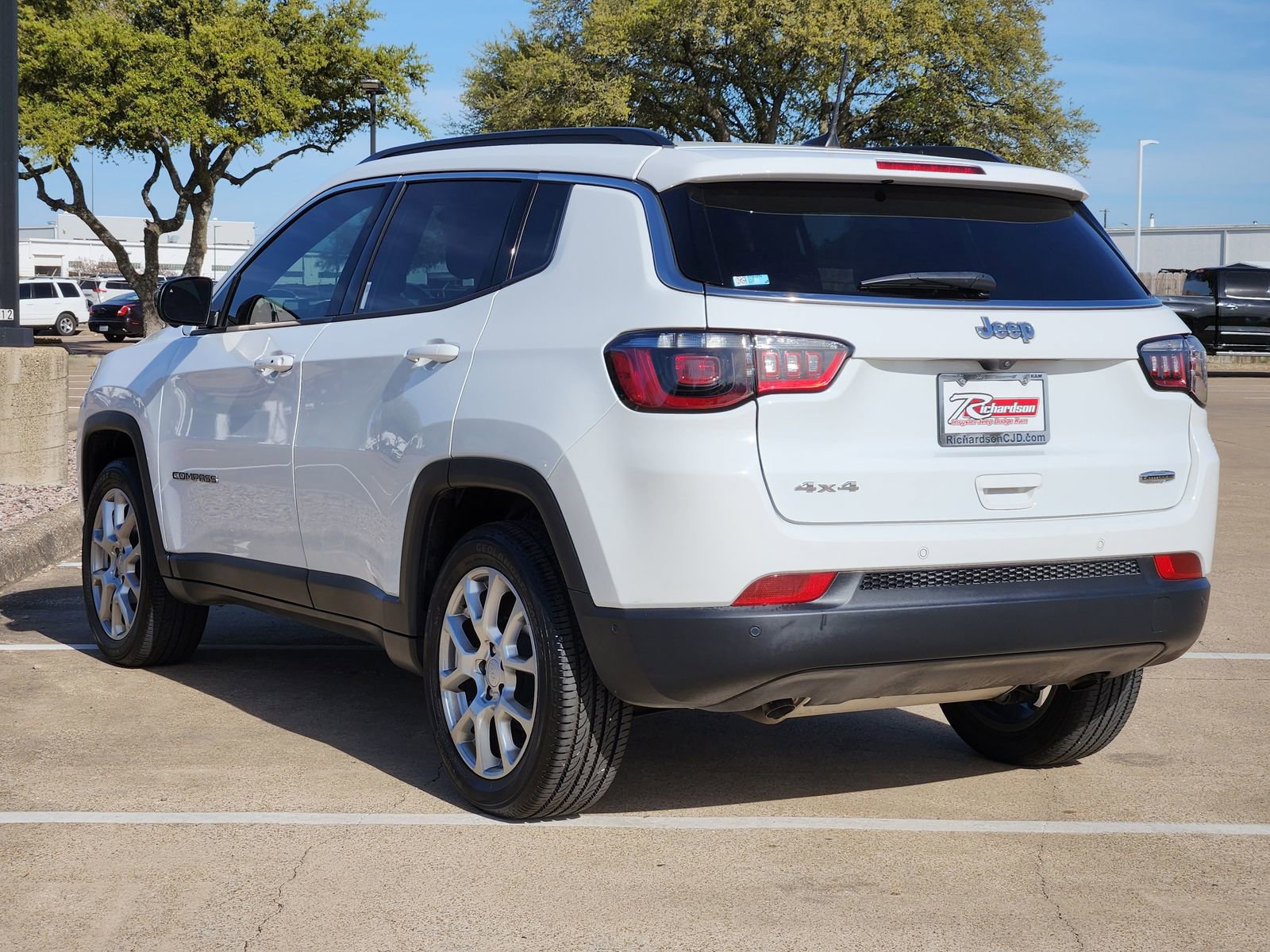 Used 2024 Jeep Compass Latitude w/ Sun and Sound Group image 4