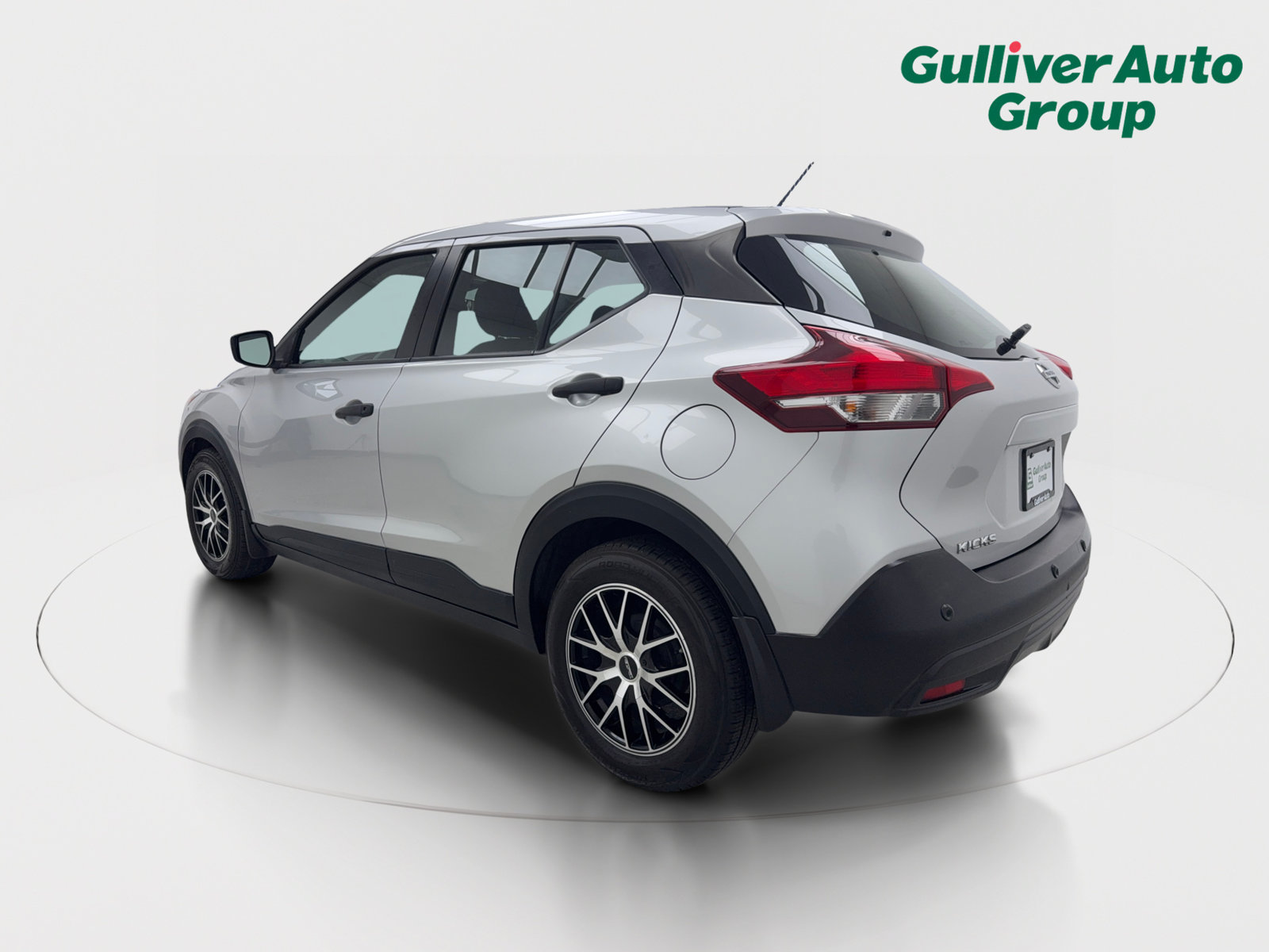Used 2020 Nissan Kicks S FWD image 4